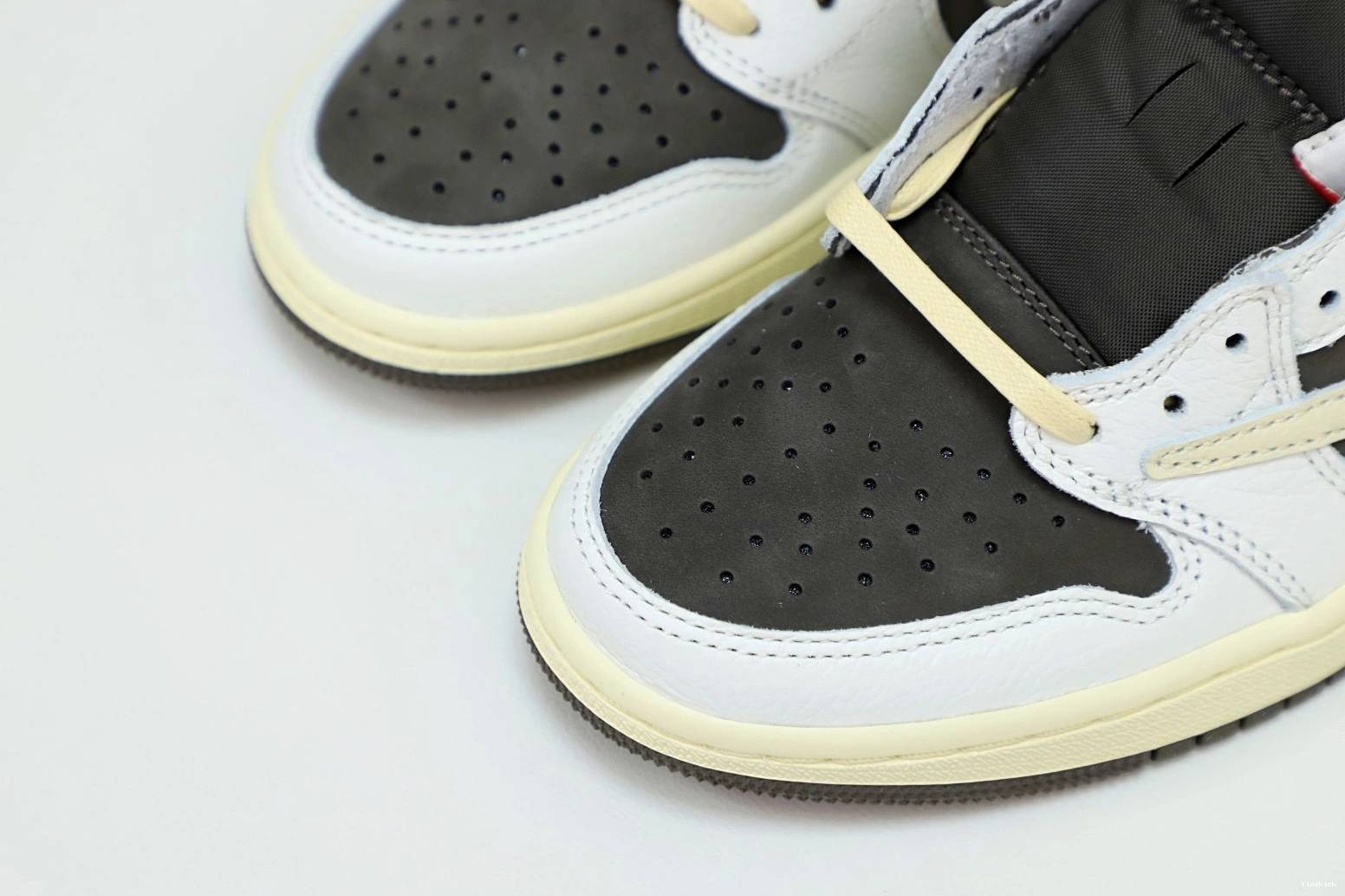 X TRAVIS 1 JORDAN OG AIR SCOTT REVERSE LOW MOCHA 1124